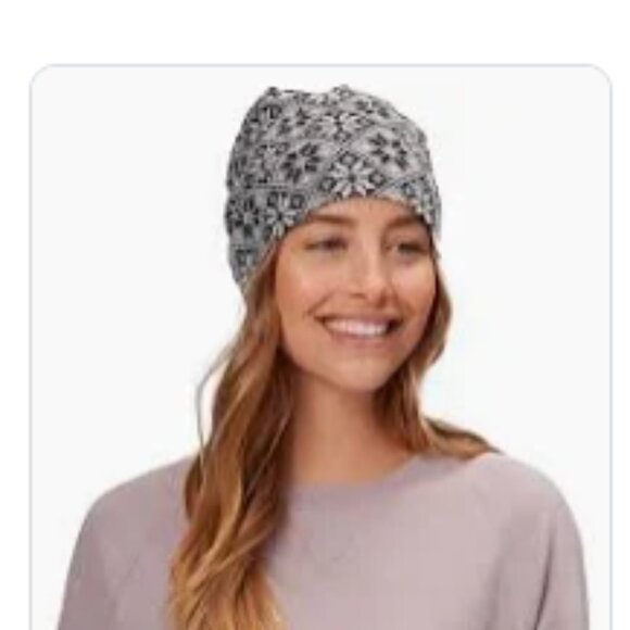 Karri Traa Rose Black Beanie - Picture 3 of 3